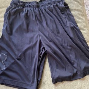Men’s Black Under Armour heat gear shorts size Medium